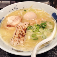 「濃厚鶏そば+味玉」@自家製麺 鶏そば 三歩一の写真