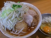 「小ブタラーメン 辛い奴 きざみたまねぎたまご ニンニク少し」@ラーメン二郎 八王子野猿街道店2の写真
