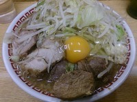 「小豚 なまたまご  アブラ ニンニク少し」@ラーメン二郎 環七新新代田店の写真