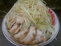 「小ぶたダブル ネギ ベニ ヤサイ アブラ ニンニク少し」@ラーメン二郎 横浜関内店の写真