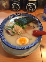 「塩とんこつ全部入」@博多ラーメン鶴亀堂 三芳藤久保店の写真