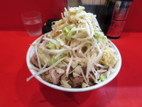 「小豚 ニンニクヤサイカラメ」@ラーメン二郎 府中店の写真