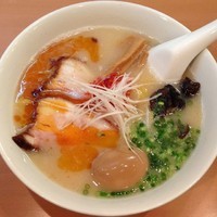 「とんこつ辛か麺」@らーめん てつや 北32条店の写真