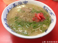 「ラーメン（かた）450円」@元祖 長浜家の写真