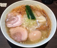 「山水地鶏ワンタン塩らぁ麺＋味玉け玉子（￥980＋￥160）」@支那そばや 本店の写真