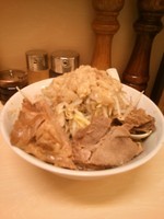 「ラーメン750円(ヤサイ少なめ、ニンニク、アブラ)」@自家製ラーメン 大者の写真