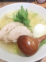 「本丸塩らー麺+塩煮たまご(850円+100円)」@横濱元町 本丸亭 横浜店の写真