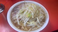 「小ラーメン（７００円）麺少な目」@ラーメン二郎 神田神保町店の写真