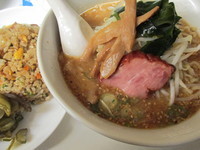 「味噌ラーメン+チャーハン　「450円+500円」」@札幌ラーメン カドの写真