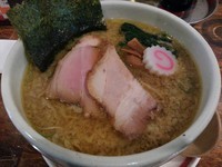 「背脂醤油中華そば（手もみ麺）　（大盛り：クーポン券）」@麺肴 ひづきの写真