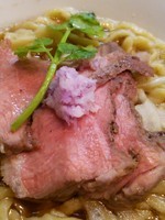 「【正月限定】牛テールと焼きアゴのらーめんwithシャロレ牛」@らーめん かねかつの写真