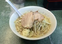 「小ラーメン（野菜少なめ・にんにく）」@ラーメン二郎 新宿小滝橋通り店の写真