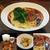 「汁なし担々麺＋カラシビ増し＋水餃子＋缶ビール」@麺や金時の写真
