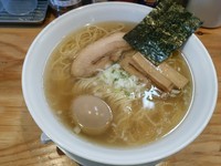 「白醤油らーめん(中)味玉」@らーめん みき屋の写真