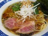 「香味鶏ガラ醤油そば750円　メンマ100円」@麺処 れん屋の写真