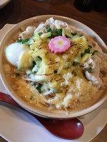 「【期間限定】鍋焼きラーメン（醤油）＋バラ肉＋温玉＋チーズ」@ラーメンアキラの写真