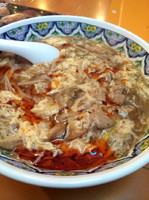 「スーラータンメン910円麺類ミニ炒飯390円上海焼きそば800円」@中国ラーメン揚州商人 飯田橋ラムラ店の写真