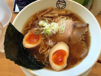 「醤油味玉らぁ麺（820円）」@らぁ麺食堂 吉凛の写真