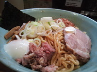 「温玉油そば　大盛」@兎に角 松戸店の写真