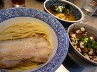 「濃厚豚骨魚介つけ麺（1周年価格）＋月替わりご飯」@豚骨一燈の写真