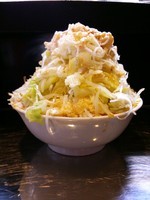 「味噌ラーメン(麺カタメ、ニンニクタマネギマシマシ、他全マシ)」@らーめん虎丸 川口店の写真