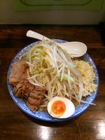 「ラーメン(大盛カタメ、ヤサイニンニクマシマシ)」@ラーメンJAPAN 川口本店の写真