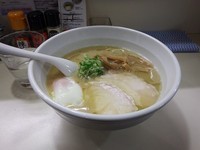 「濃厚鶏だし鶏白湯らーめん＋温玉」@らーめん れんげの写真