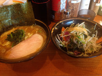 「中盛ラーメン＋野菜畑【850円】」@末廣家の写真