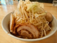 「らー麺680円を 味玉子80円麺マシ！野菜マシニンニク！」@麺屋 愛0028の写真