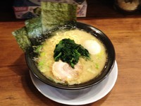 「醤油豚骨玉子ラーメン　790円」@横浜家系ラーメン 武骨家 茅ヶ崎店の写真