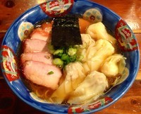 「黒だし　チャーシュー特製ワンタン麺 1300円」@八雲の写真
