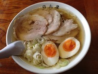 「チャーシューメン＋煮たまご、850円＋100円」@青竹手打ちラーメン 日向屋の写真