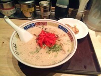 「特製ラーメン390円+唐揚げ1コ80円」@豚骨らーめん 福の軒 秋葉原店の写真