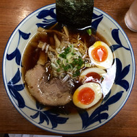 「醤油らーめん650円＋塩半熟玉子100円（クーポン）」@らーめん勇の写真