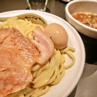「白味玉つけ麺(中盛同一料金)930円」@麺屋武蔵 武骨相傳の写真