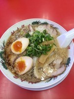 「特製醤油肉玉ラーメン 950円」@ラーメン 魁力屋 東久留米店の写真