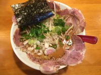 「濃厚味噌そば　はみだしチャーシューめん」@豚骨中華そば おかわりやの写真