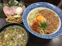 「【彩岩軍団限定】特製海老味噌かま玉つけそば￥930＋￥350」@頓知房の写真