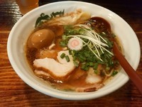 「ワンタン醤油＋味玉」@G麺7の写真