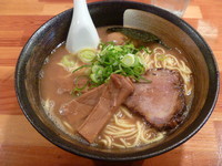 「らーめん（中盛）　７５０円＋味玉サービス」@瞠 池袋店の写真