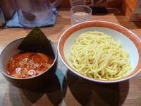 「つけめん（中盛３３０ｇ、あつもり）＋辛味ＭＡＸ　７２０円」@つけ麺屋 やすべえ 池袋店の写真