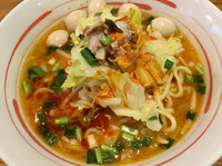 「赤ラーメン+うずらトッピング」@横浜家系ラーメン 壱角家 新宿3丁目店の写真