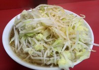 「小ラーメン700円 (麺半分、ヤサイ・ニンニク・カラメ)」@ラーメン二郎 千住大橋駅前店の写真
