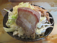 「デブセブラーメン　にんにく　￥810  メンマ増し¥60」@極太濁流ラーメン ら・けいこ 東片端店の写真