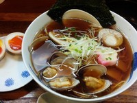 「貝づくしそば＋赤玉味付け玉子」@猪一の写真