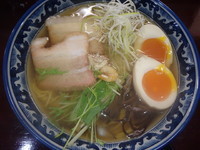 「味玉塩ラーメン(900円)、チャーハン(小)(290円)」@一白の写真