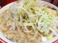 「ラーメン中盛り780円ニンニク増しネギ増し増し粉豚」@ジャンプの写真