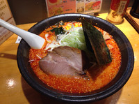 「ニンニク胡麻辛（特盛り）820円＋100円」@悠河らーめんの写真