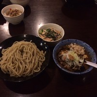 「辛みそつけ麺 大盛り 鶏ロース丼」@麺堂 稲葉の写真