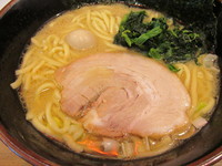 「家系ラーメン（豚骨）　「680円」」@横浜家系ラーメン 壱角家 野田山崎店の写真